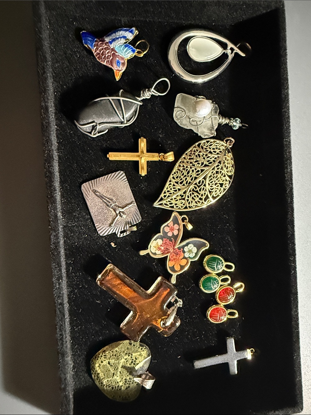 Lot of 15 pendants
